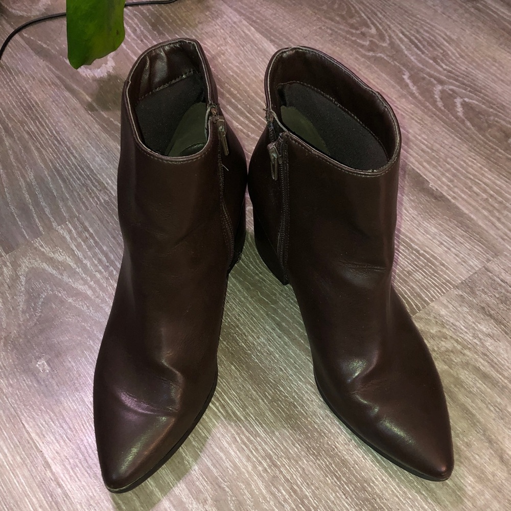 Pointed Toe Side-Zip Ankle Boots in Brown